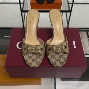Gucci Women's slide sandal with Horsebit