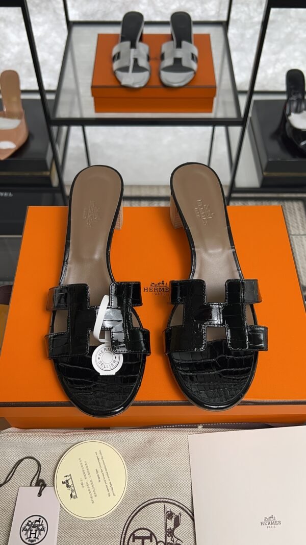 Hermès Oasis Sandals Shiny Alligator Black