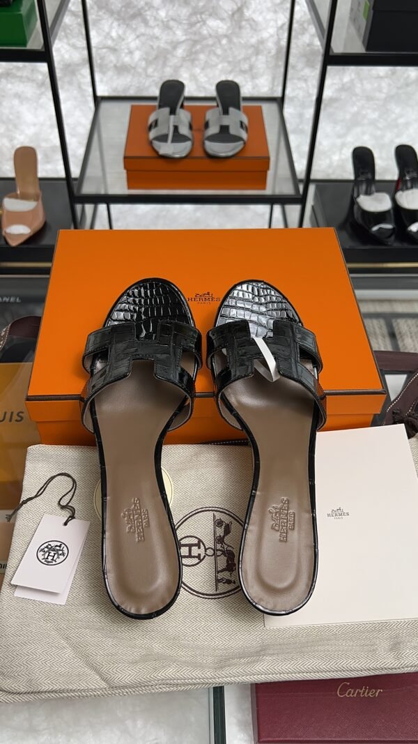 Hermès Oasis Sandals Shiny Alligator Black