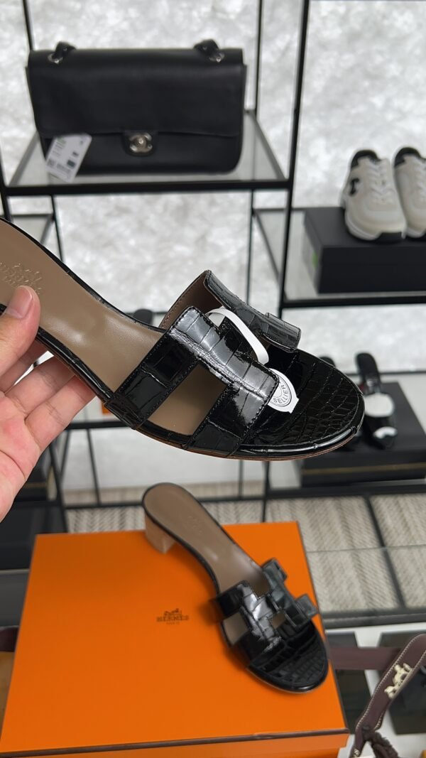Hermès Oasis Sandals Shiny Alligator Black