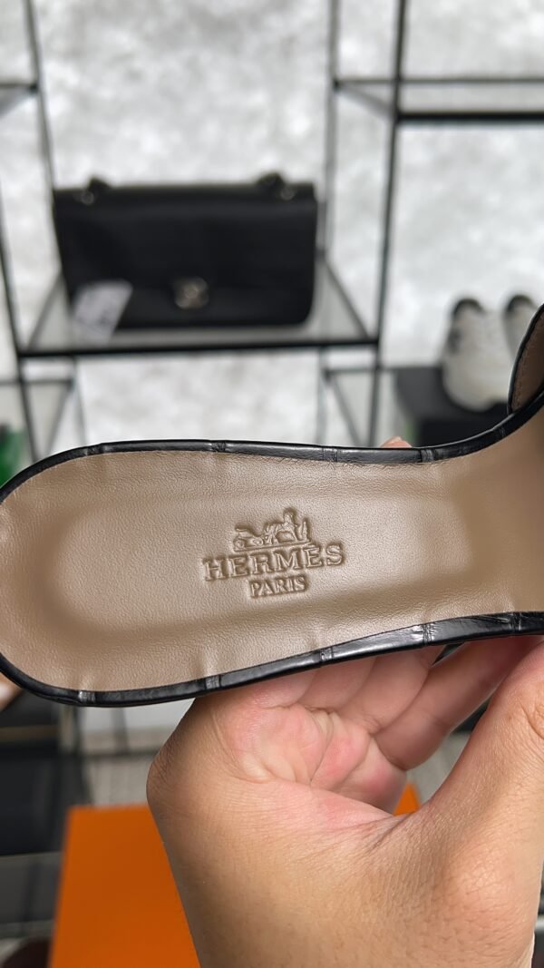 Hermès Oasis Sandals Shiny Alligator Black