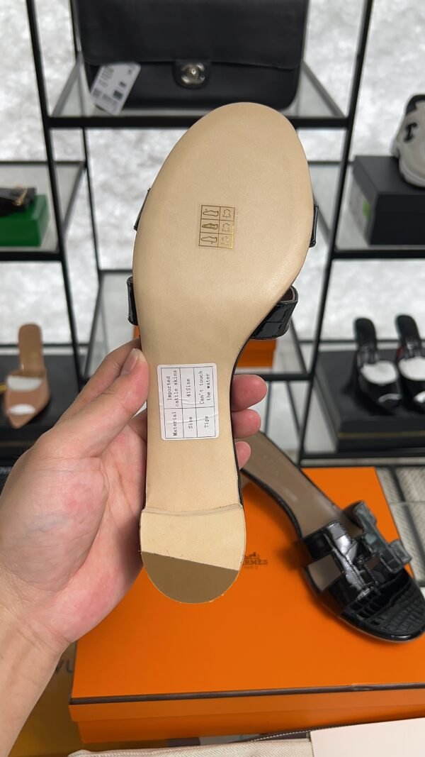 Hermès Oasis Sandals Shiny Alligator Black