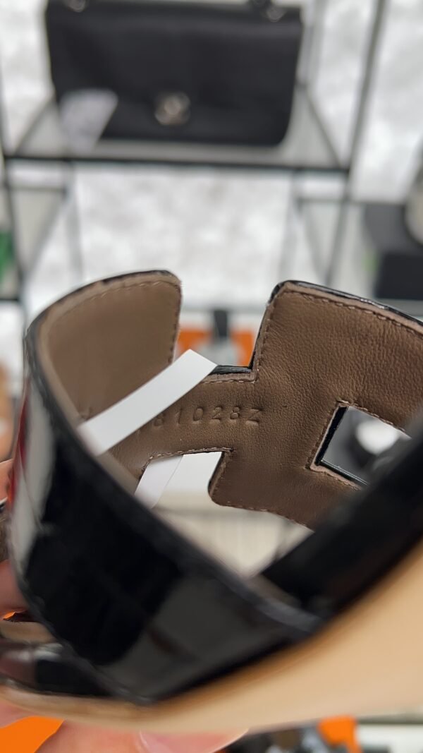 Hermès Oasis Sandals Shiny Alligator Black