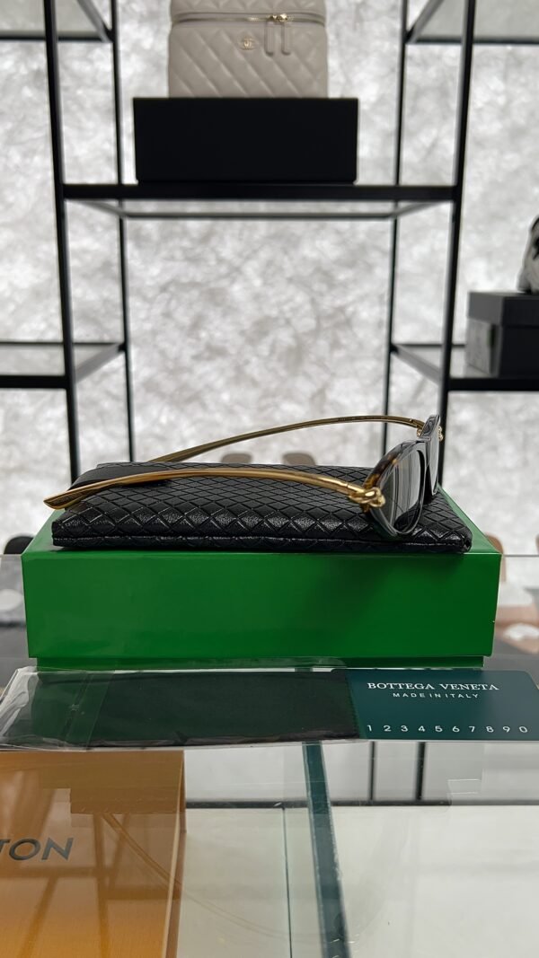 Bottega Veneta Knot Cat Eye Sunglasses 5340 kr