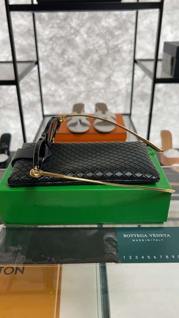 Bottega Veneta Knot Cat Eye Sunglasses 5340 kr
