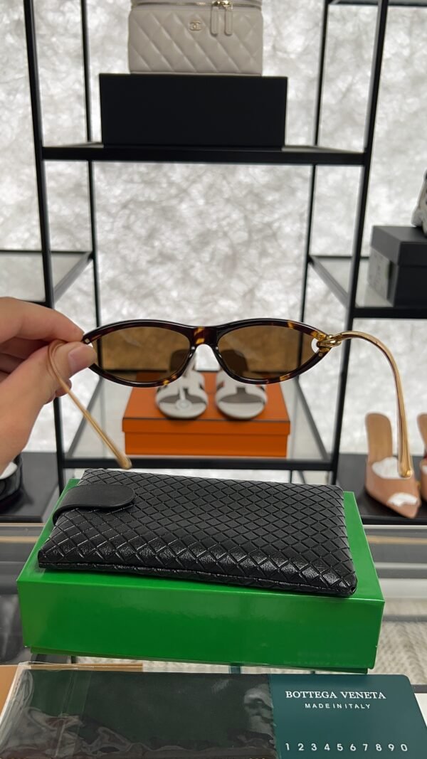 Bottega Veneta Knot Cat Eye Sunglasses 5340 kr