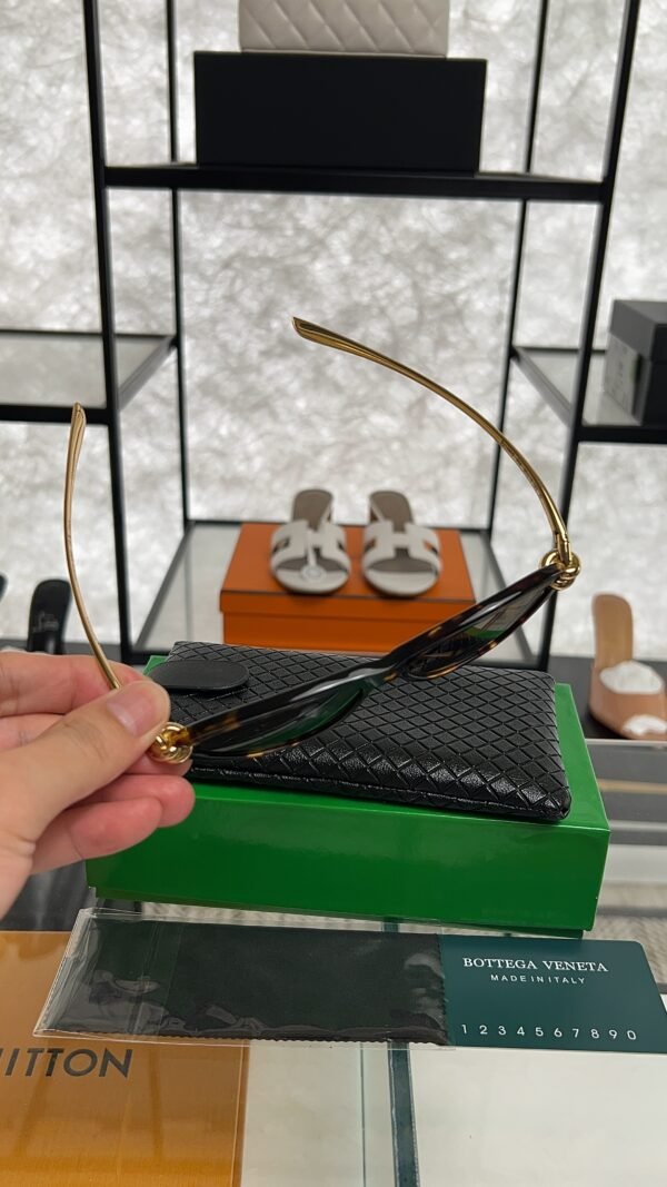 Bottega Veneta Knot Cat Eye Sunglasses 5340 kr