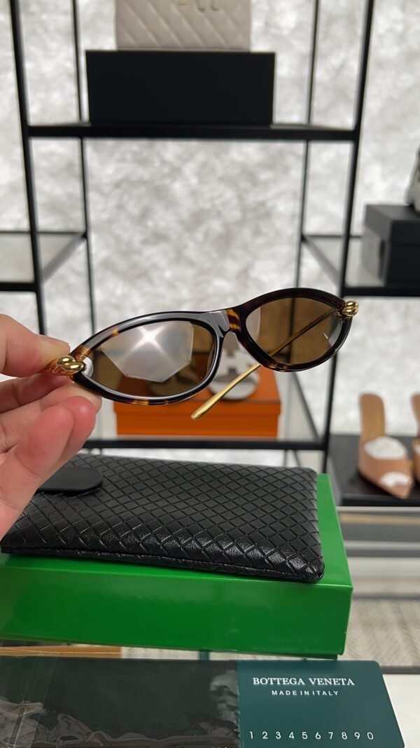 Bottega Veneta Knot Cat Eye Sunglasses 5340 kr