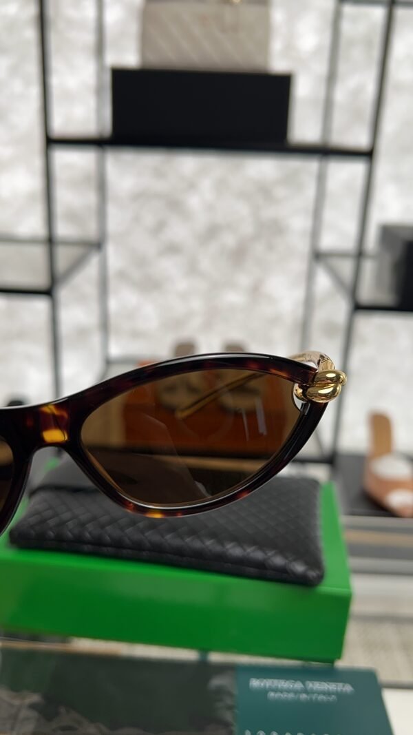 Bottega Veneta Knot Cat Eye Sunglasses 5340 kr