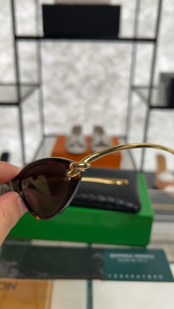Bottega Veneta Knot Cat Eye Sunglasses 5340 kr