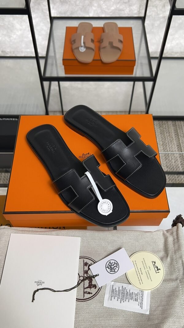 hermes oran sandlas black