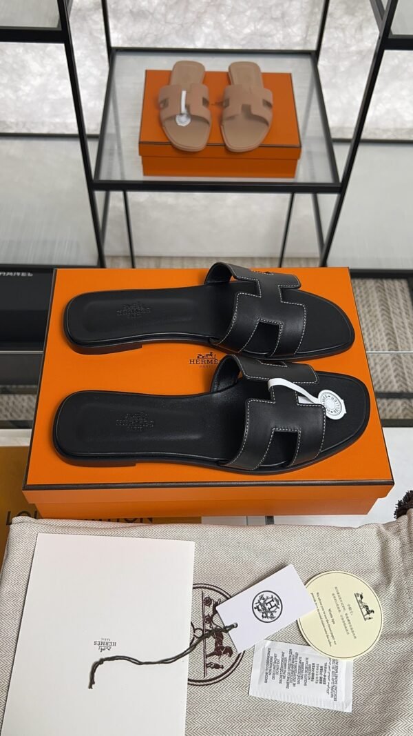 hermes oran sandlas black