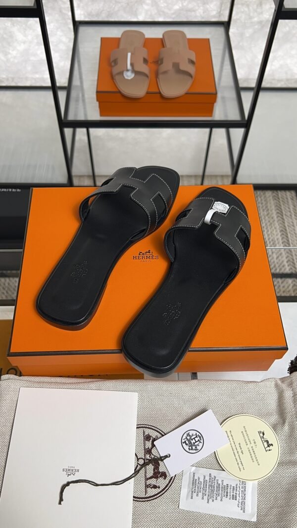 hermes oran sandlas black
