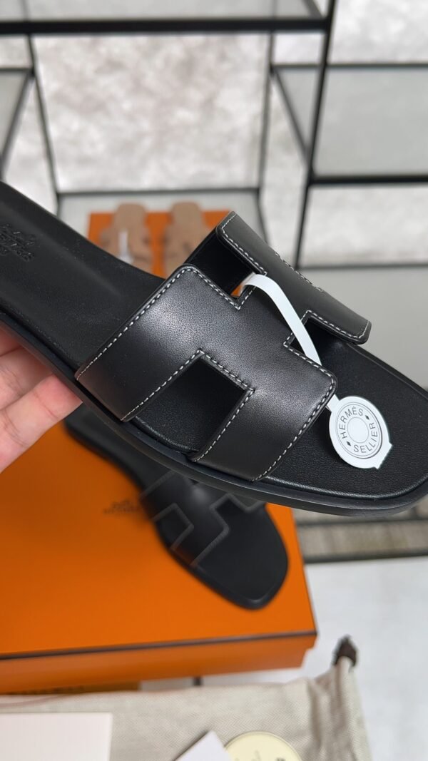 hermes oran sandlas black