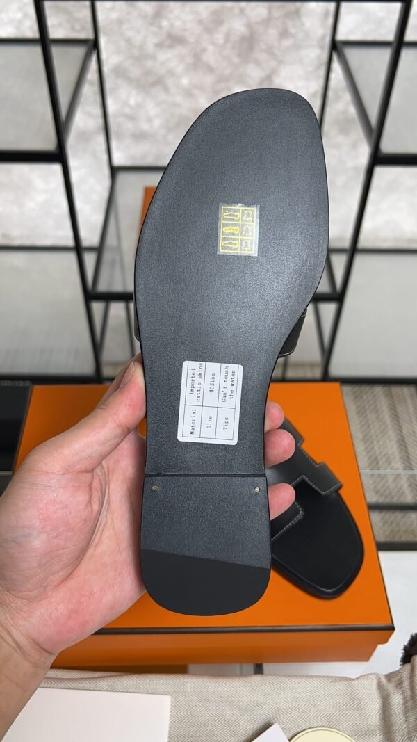 hermes oran sandlas black