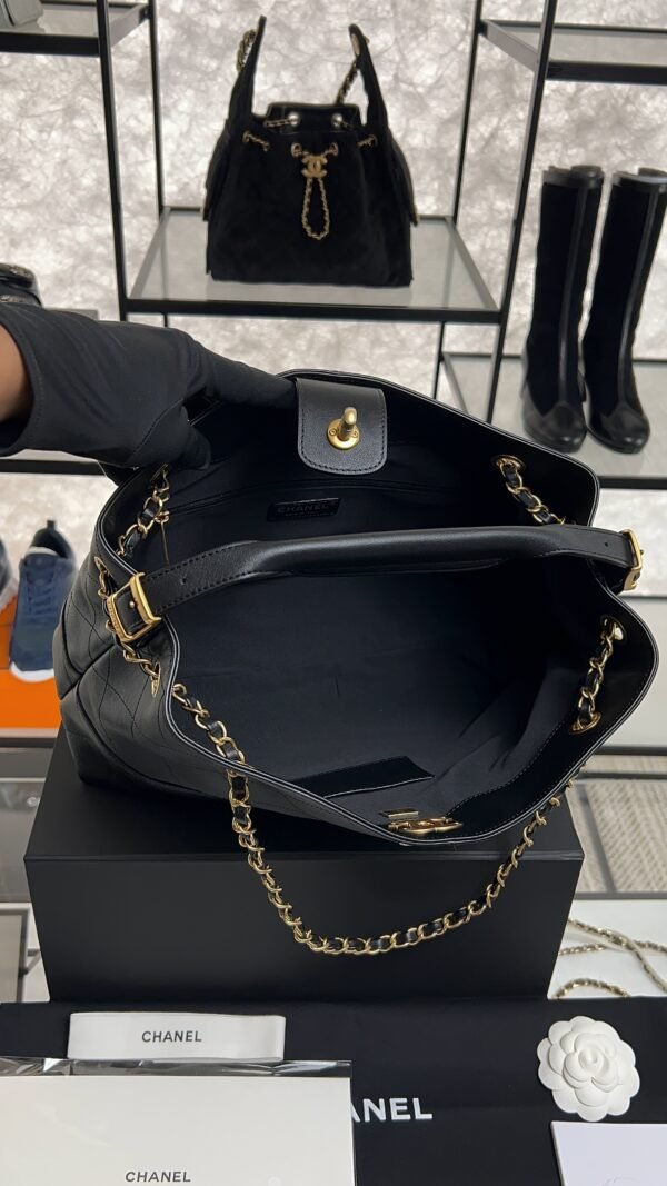 Chanel 2024/25 Métiers d’art Shopping Bag Black