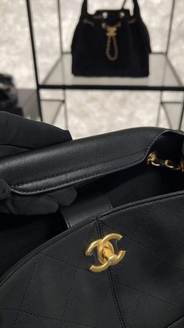 Chanel 2024/25 Métiers d’art Shopping Bag Black