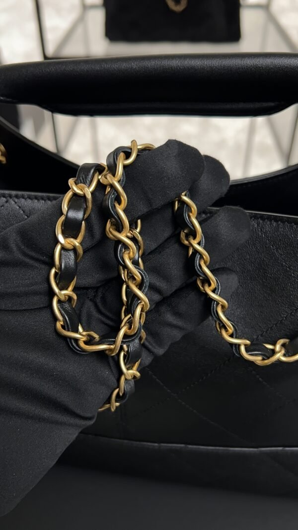 Chanel 2024/25 Métiers d’art Shopping Bag Black