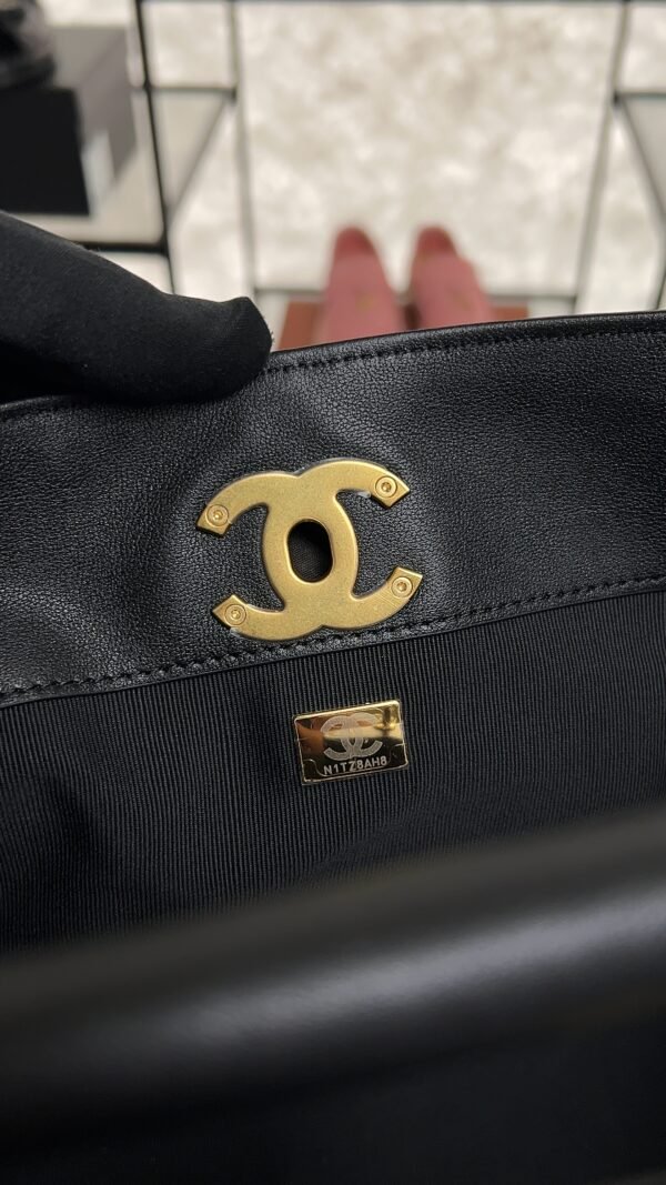 Chanel 2024/25 Métiers d’art Shopping Bag Black