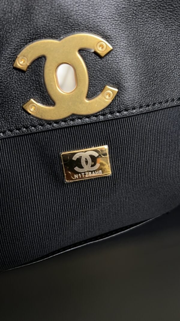 Chanel 2024/25 Métiers d’art Shopping Bag Black