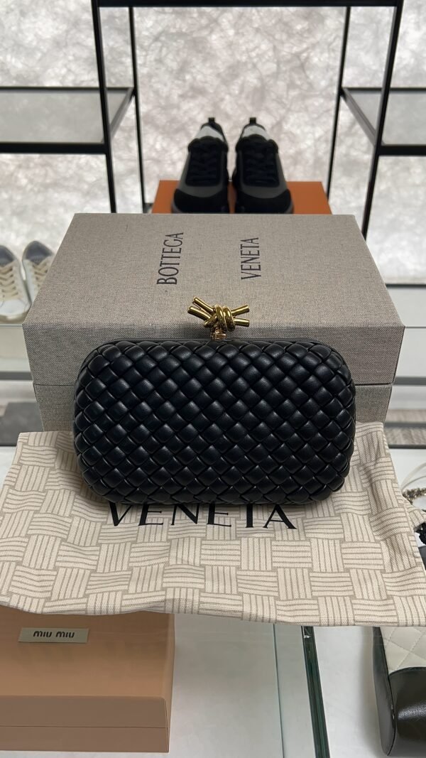 Bottega Veneta Knot Clutch Black