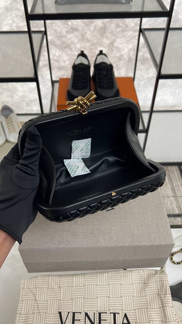 Bottega Veneta Knot Clutch Black