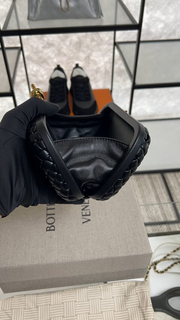 Bottega Veneta Knot Clutch Black