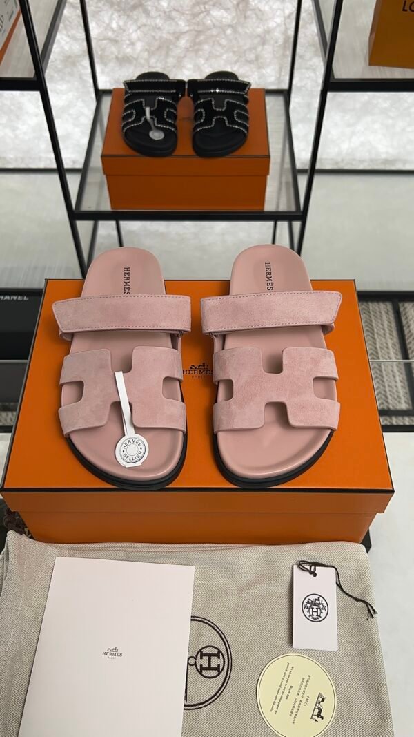 HERMÈS CHYPRE SANDAL Women’s Rose Porcelaine
