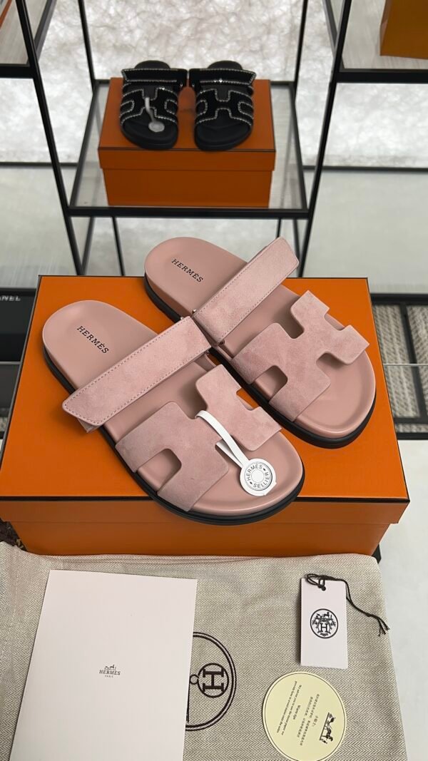 HERMÈS CHYPRE SANDAL Women’s Rose Porcelaine