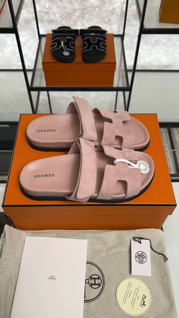 HERMÈS CHYPRE SANDAL Women’s Rose Porcelaine