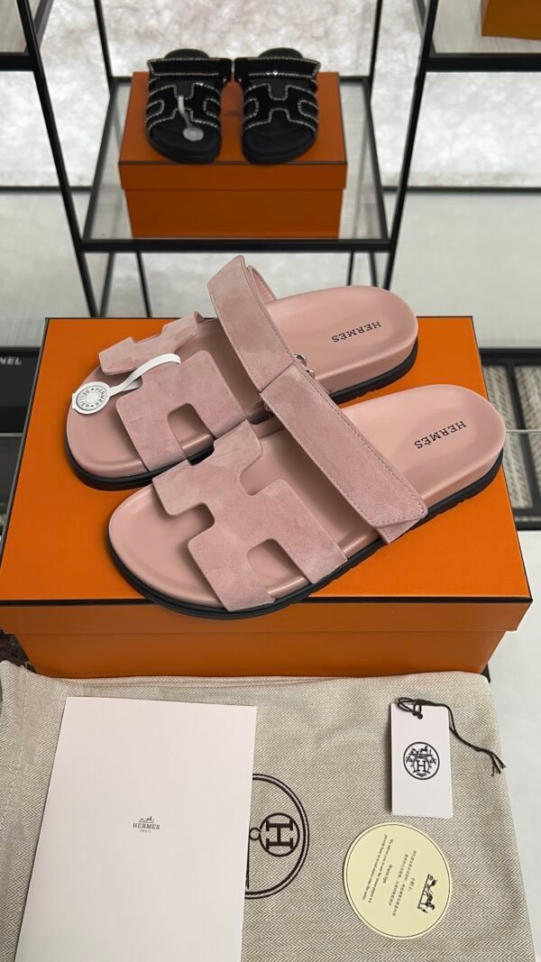 HERMÈS CHYPRE SANDAL Women’s Rose Porcelaine