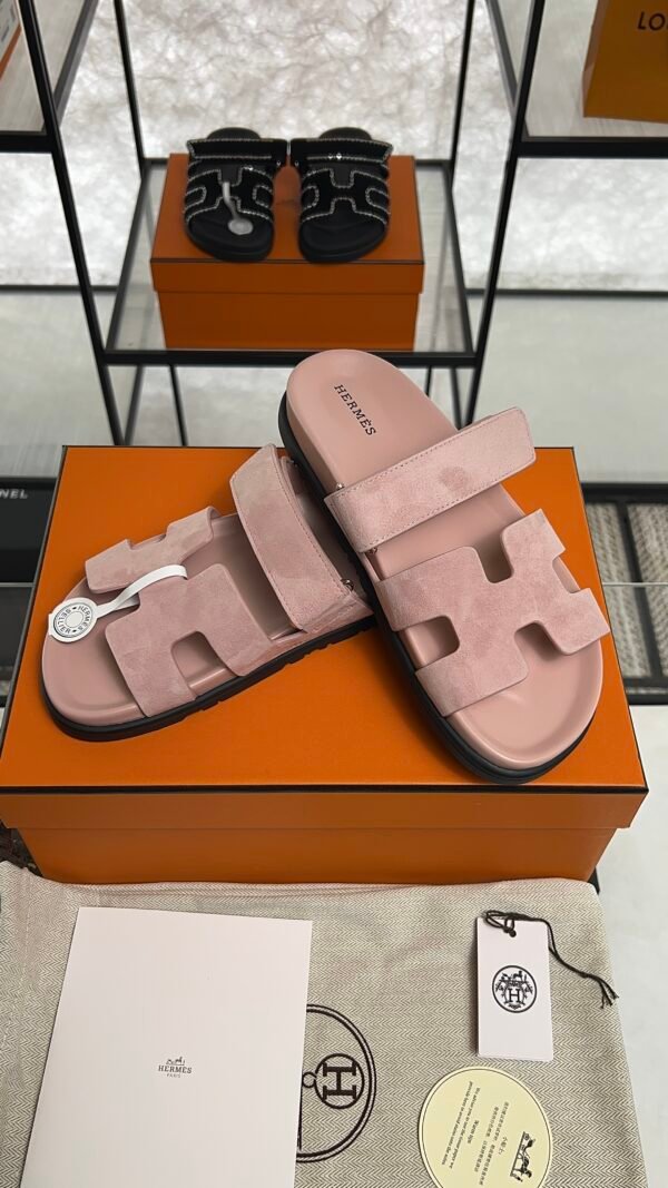 HERMÈS CHYPRE SANDAL Women’s Rose Porcelaine
