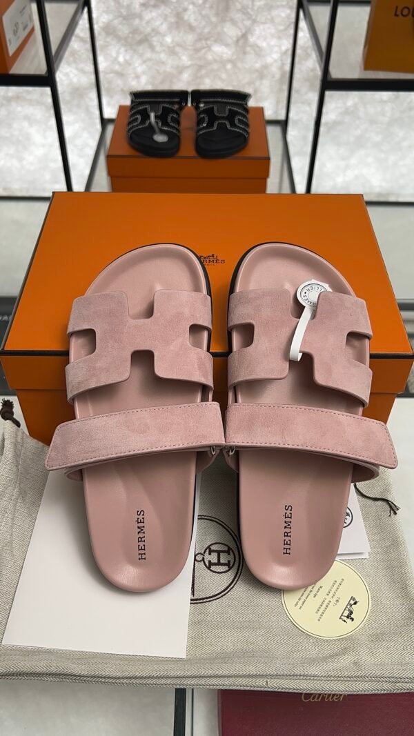 HERMÈS CHYPRE SANDAL Women’s Rose Porcelaine