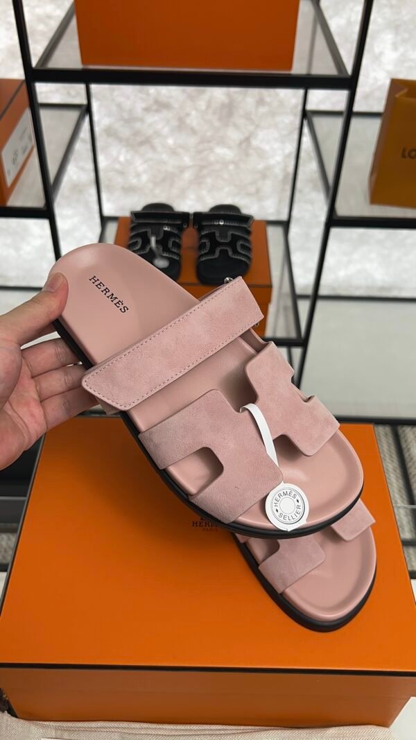 HERMÈS CHYPRE SANDAL Women’s Rose Porcelaine