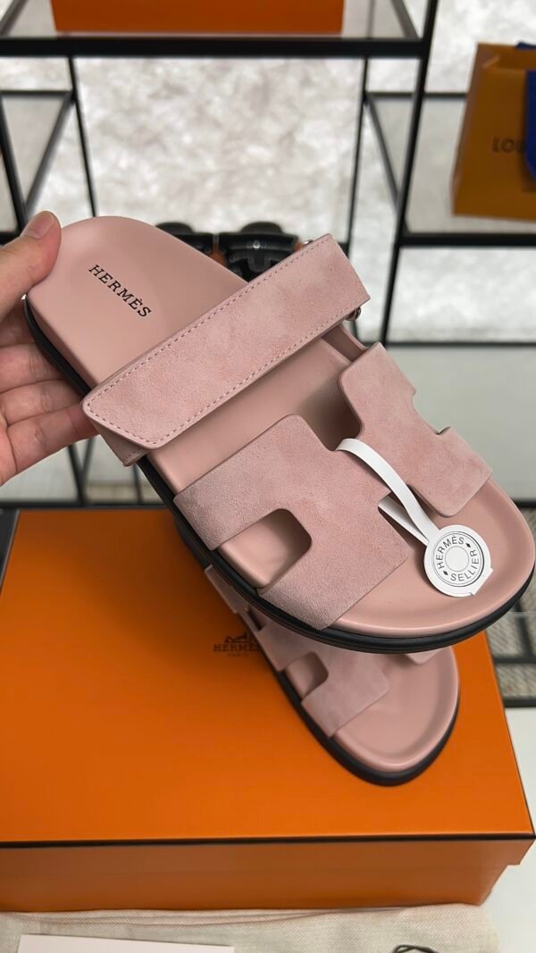 HERMÈS CHYPRE SANDAL Women’s Rose Porcelaine