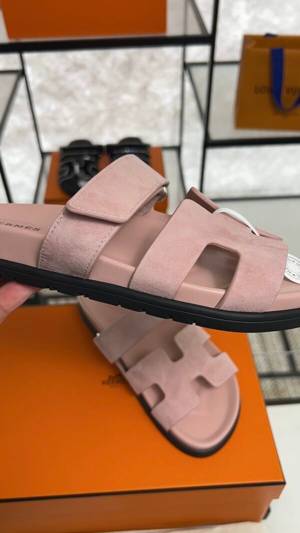 HERMÈS CHYPRE SANDAL Women’s Rose Porcelaine