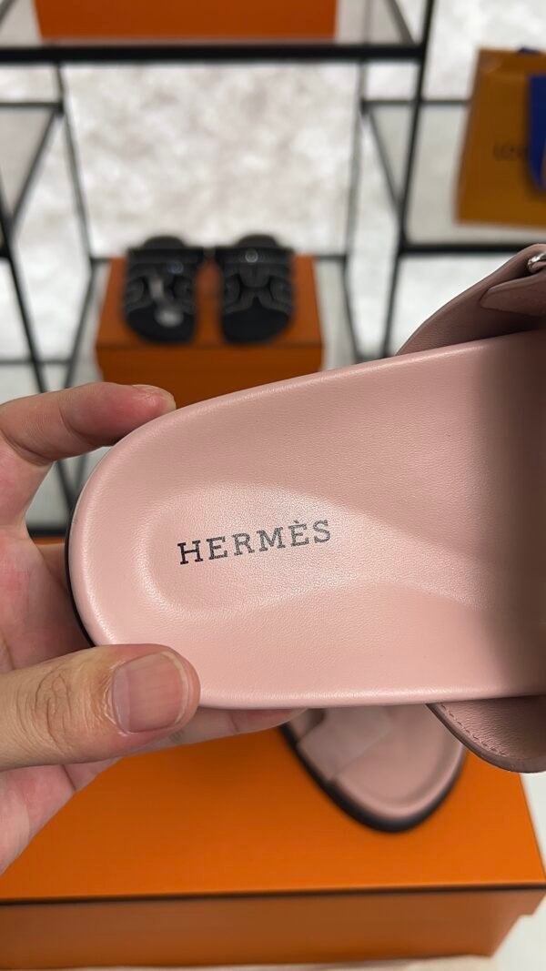 HERMÈS CHYPRE SANDAL Women’s Rose Porcelaine
