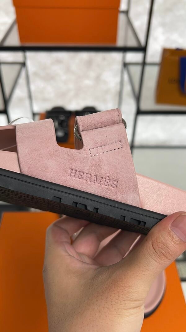 HERMÈS CHYPRE SANDAL Women’s Rose Porcelaine