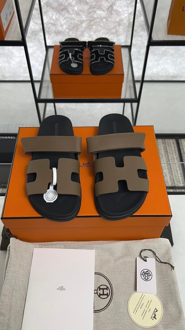 HERMÈS CHYPRE SANDAL Étoupe Women’s