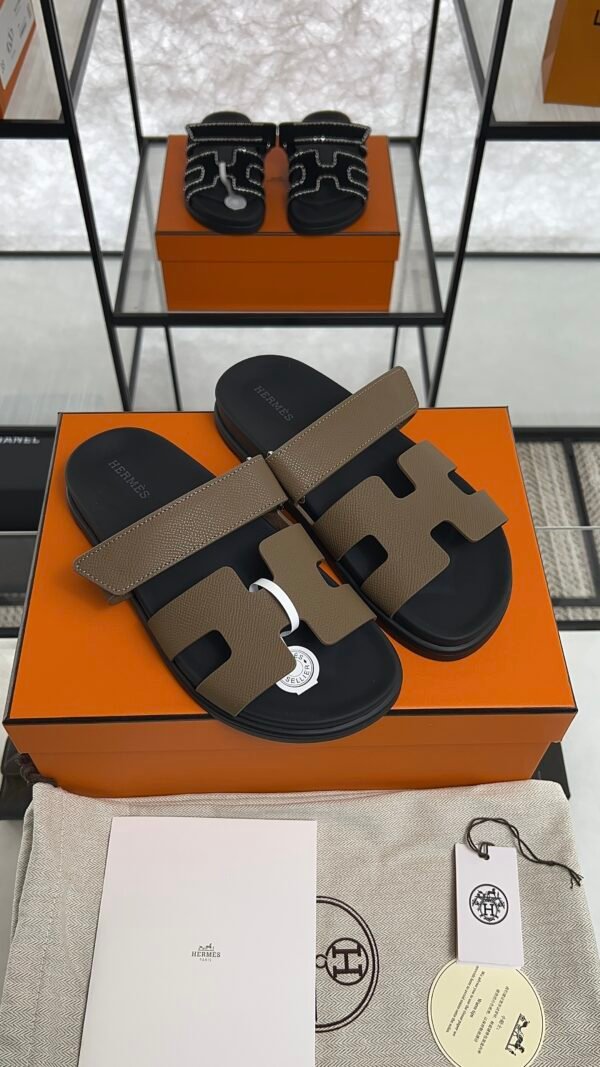 HERMÈS CHYPRE SANDAL Étoupe Women’s