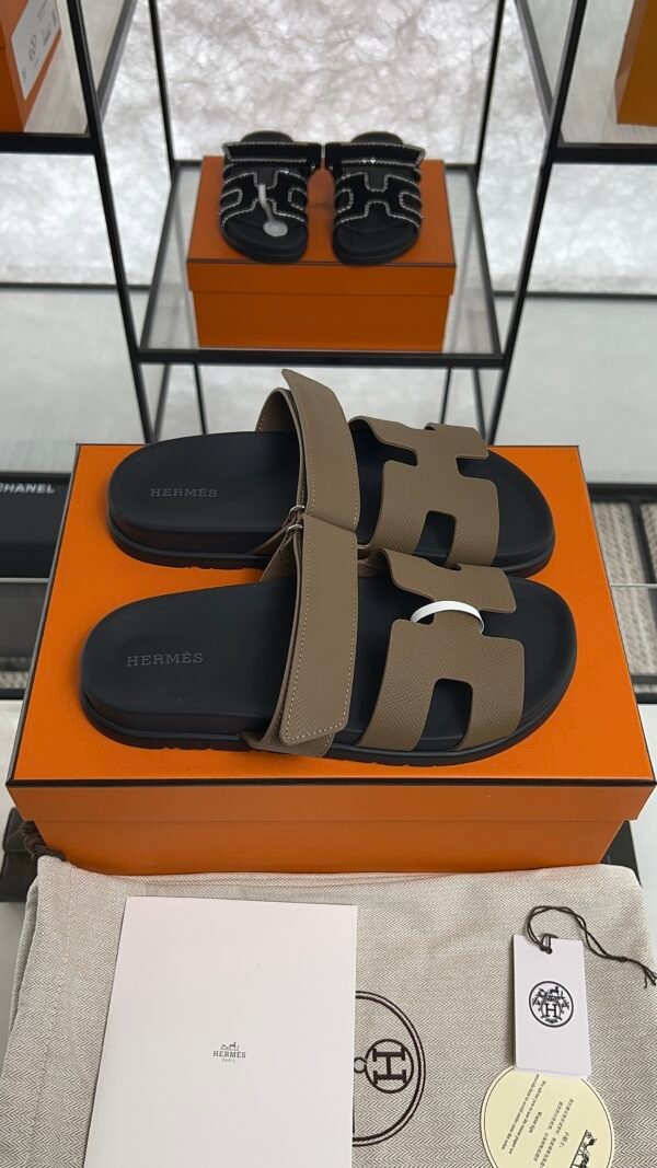 HERMÈS CHYPRE SANDAL Étoupe Women’s