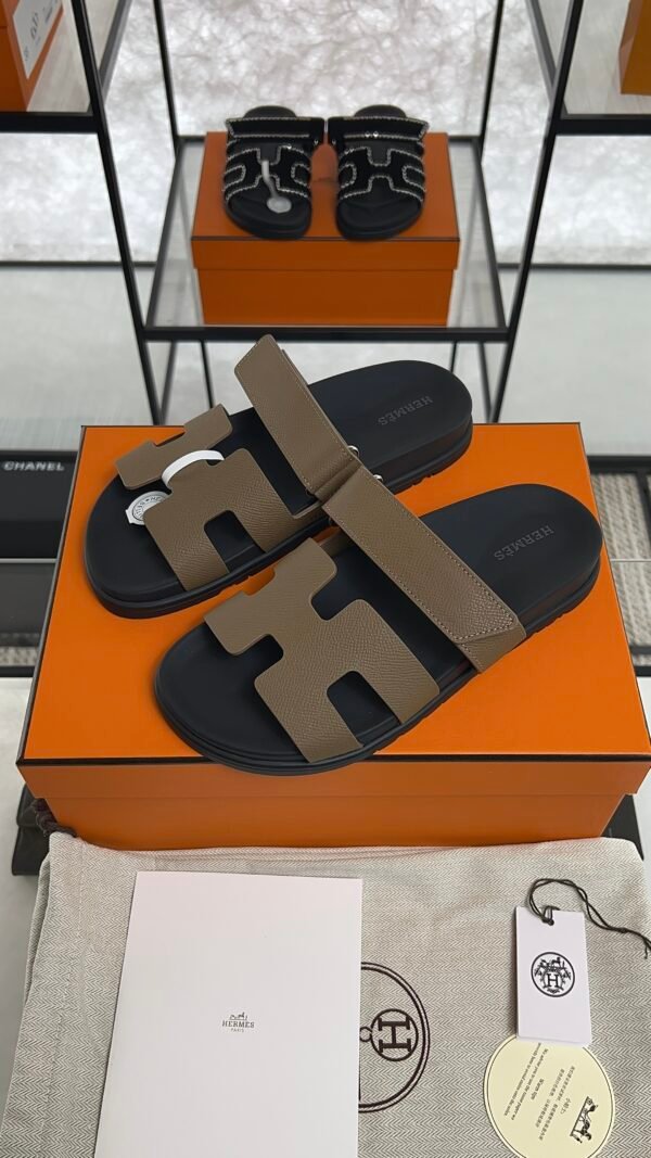 HERMÈS CHYPRE SANDAL Étoupe Women’s