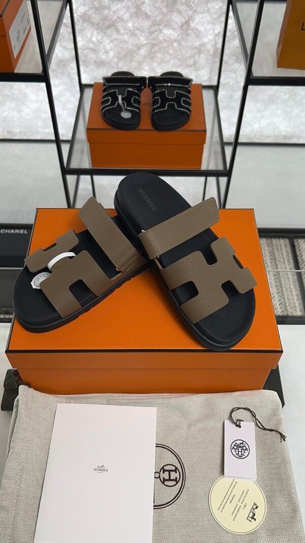 HERMÈS CHYPRE SANDAL Étoupe Women’s
