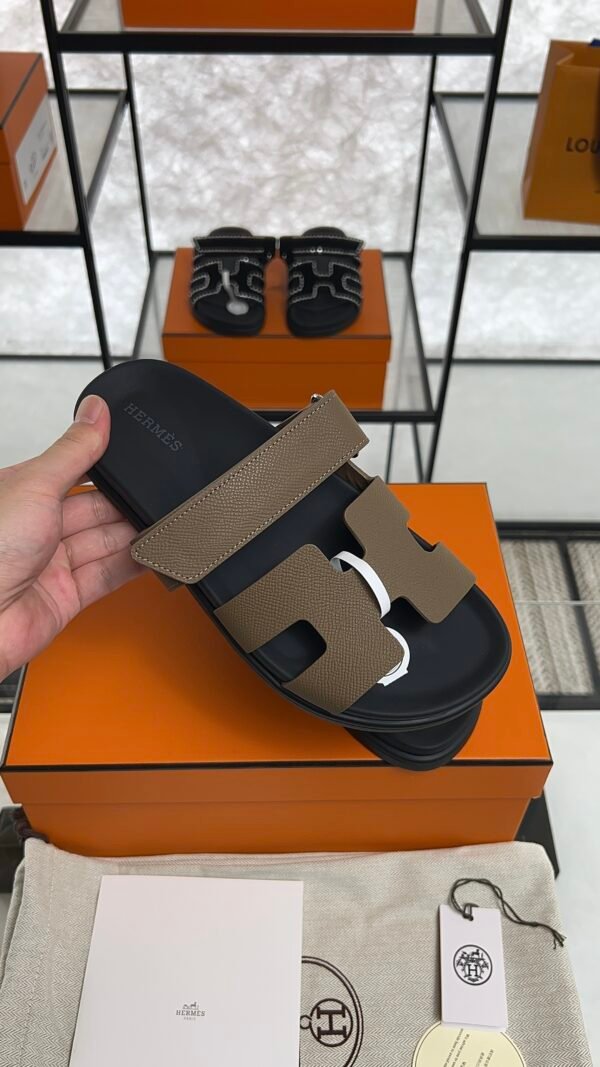 HERMÈS CHYPRE SANDAL Étoupe Women’s