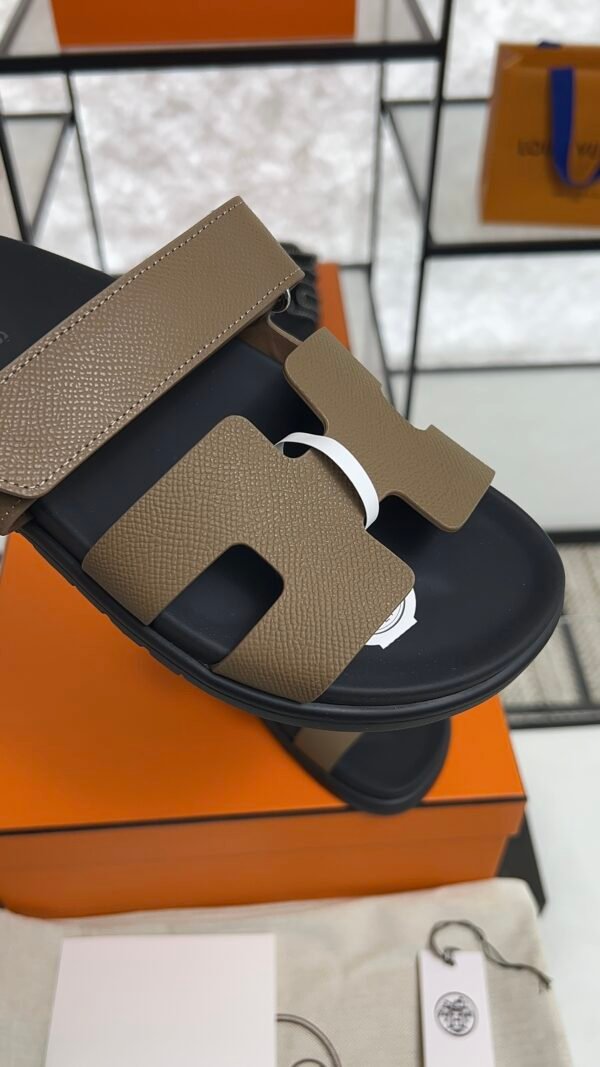 HERMÈS CHYPRE SANDAL Étoupe Women’s