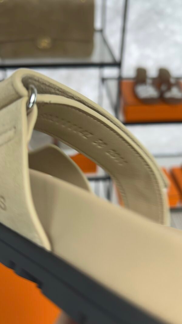 HERMÈS CHYPRE SANDAL Beige Women’s